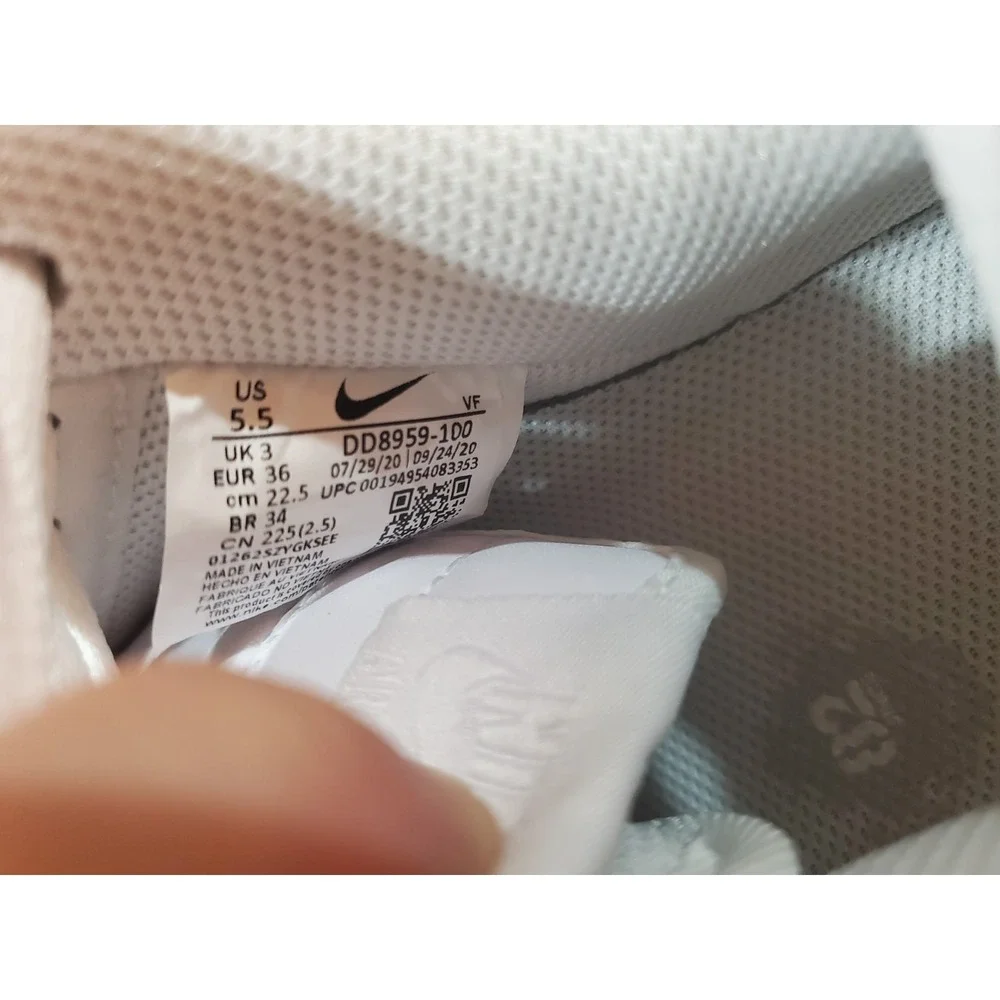 Nike Air Force 1 Low Triple White Kids Shoes Size 5.5Y DD8959-100